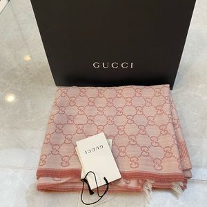 NWT Gucci GG logo scarf shall pink